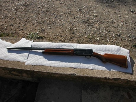 Vendo escopeta Browning modelo Auto5, en perfecto estado de funcionamiento, con algunas marcas en el pavonado 10