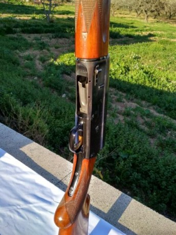 Vendo escopeta Browning modelo Auto5, en perfecto estado de funcionamiento, con algunas marcas en el pavonado 22