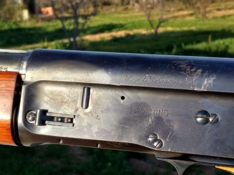 Vendo escopeta Browning modelo Auto5, en perfecto estado de funcionamiento, con algunas marcas en el pavonado 20