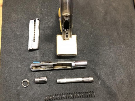 Se vende Astra 300 niquelada guiada en F 
En perfecto funcionamiento 
Año de fabricación 1935 según el 11