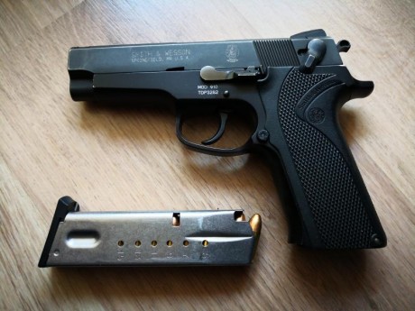 Muy buenas...
Vendo pistola Smith & Wesson 910, la uso como arma partucular. Se vende tal cual  está 01