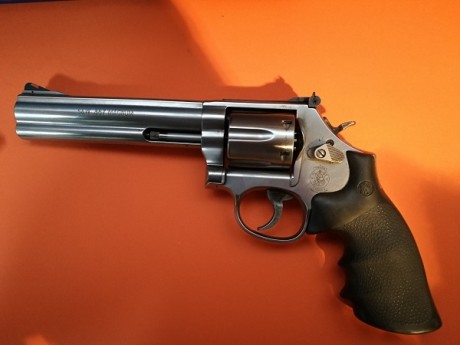 Vendo revolver Smith&Wesson modelo 686 en perfecto estado y con muy pocos tiros.
Características:
Modelo 00
