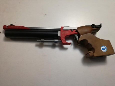 Una de las mejores pistolas de aire para competicion. En perfecto estado de funcionamiento y estetico. 00