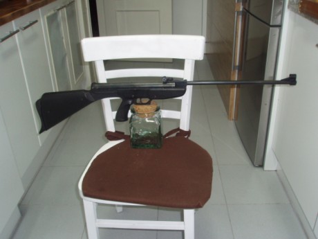 Hola.
Gamo 45 s 61, retaurada, madera muy bonita, en perfecto estado de uso.completa.
Gamo 68, muelle 00
