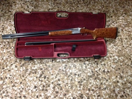 Se vende Escopeta Arramberri FUEGO para TRAP con dos juegos de cañones de 76 Y 81 cm., chokes fijos de 02