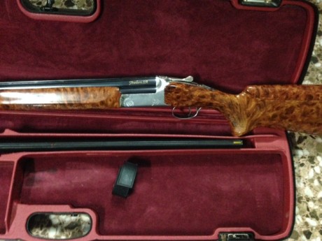 Se vende Escopeta Arramberri FUEGO para TRAP con dos juegos de cañones de 76 Y 81 cm., chokes fijos de 01