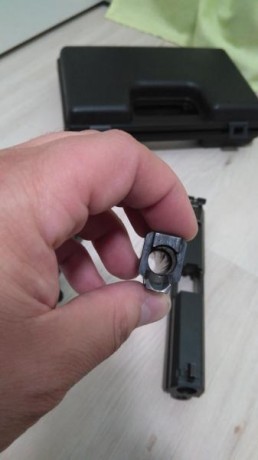 Hola, se vende (muy a mi pesar y por necesidad)  una preciosa HK USP match bicolor del 9 parabelum, dos 60