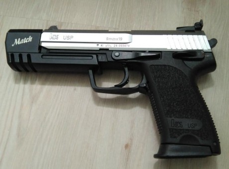 Hola, se vende (muy a mi pesar y por necesidad)  una preciosa HK USP match bicolor del 9 parabelum, dos 82