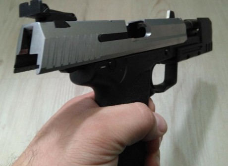 Hola, se vende (muy a mi pesar y por necesidad)  una preciosa HK USP match bicolor del 9 parabelum, dos 91