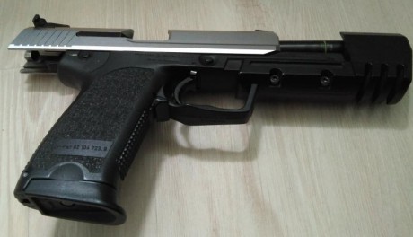 Hola, se vende (muy a mi pesar y por necesidad)  una preciosa HK USP match bicolor del 9 parabelum, dos 90