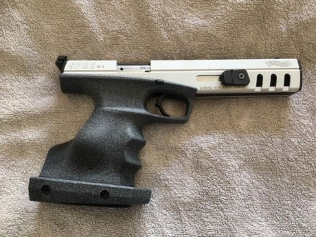 Vendo una Walther SP22 modelo M4 del calibre .22LR, es una pistola ideal para iniciarse el tiro y con 01