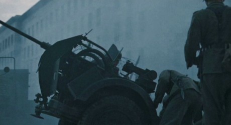 Compañeros,

En vista de las ganas de algunos (Elcafe, Wilcow, Vrakk, etc) por adivinar armas de películas 100