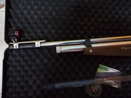 Vendo carabina fbw 800 parav10mt, nueva con culata de nogal  por 1250€ portes a parte 20