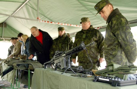 Se trata de "matizar" el arma y calibre... mas aún partiendo que antes tenían su versión de 40