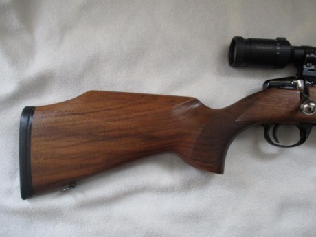 se vuelve a poner en venta el rifle de un amigo se trata de un carl gustaf 2000 caja larga en calibre 12