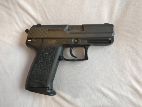 Pistola HK USP Compact en calibre 9mm Parabellum para diestros.
El arma está en buen estado de conservación, 00
