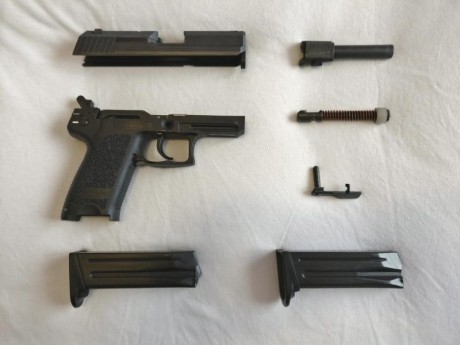 Pistola HK USP Compact en calibre 9mm Parabellum para diestros.
El arma está en buen estado de conservación, 11