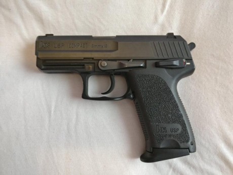 Pistola HK USP Compact en calibre 9mm Parabellum para diestros.
El arma está en buen estado de conservación, 10