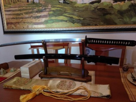 Hola a todos :
Desde hace mas o menos un mes se me metió en la cabeza la idea de hacerme con una katana. 01