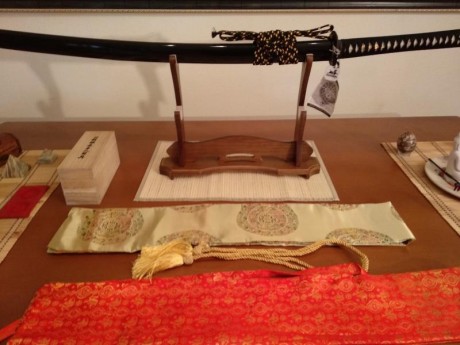Hola a todos :
Desde hace mas o menos un mes se me metió en la cabeza la idea de hacerme con una katana. 10