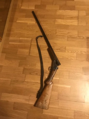 El arma es de un amigo. Teléfono por privado. Escopeta con bastantes años, pero en funcionamiento. Llave 02