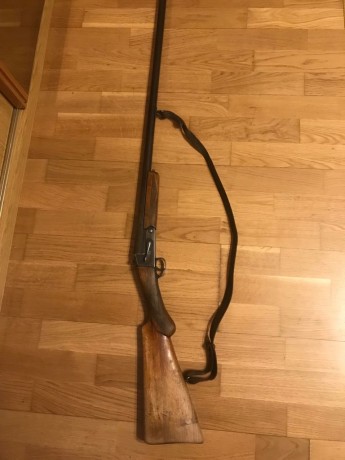 El arma es de un amigo. Teléfono por privado. Escopeta con bastantes años, pero en funcionamiento. Llave 00