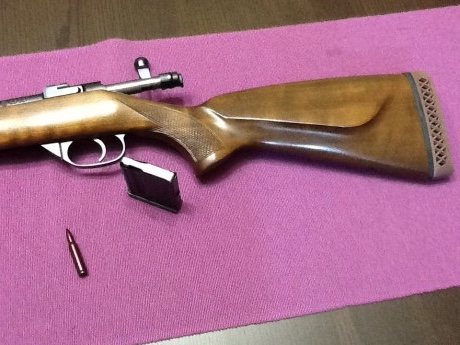 Hola. En venta por no utilizar magnífico rifle en calibre 222 Rem, utilizado para competición en miras 30
