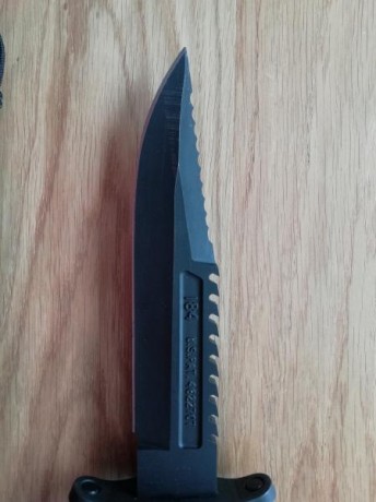 Buenas
Vendo este cuchillo Buckmaster
Nunca ha sido usado,  las marcas que tiene son de meterlo en la 01