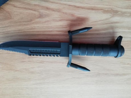 Buenas
Vendo este cuchillo Buckmaster
Nunca ha sido usado,  las marcas que tiene son de meterlo en la 00