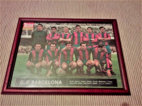 Documento deportivo del diario El Alcazar, enmarcado y en perfecto estado. Alineación del F.C. Barcelona 00