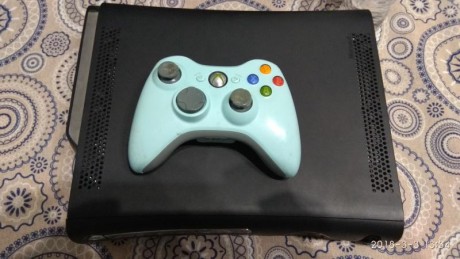 Hola cambio consola Xbox 360 de 120gb de memoria. Funciona perfectamente. La cambiaría por un moderador 02
