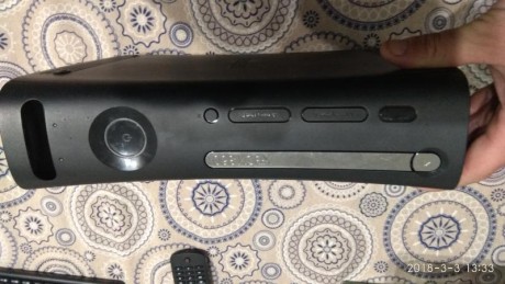 Hola cambio consola Xbox 360 de 120gb de memoria. Funciona perfectamente. La cambiaría por un moderador 01