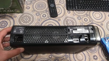 Hola cambio consola Xbox 360 de 120gb de memoria. Funciona perfectamente. La cambiaría por un moderador 00