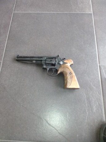 :helicopter: Hola vendo este revolver para fuego central por 100€. El arma se puede probar en Tarragona.
Un 11