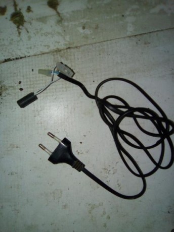 Buenas.
Os pongo unas fotos de la placa que me he fabricado para calentar una recalibradora RCBS.
Es similar 60