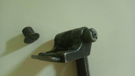 Se vende culata plegable original de vz 58

La pintura original esta un poco rozada, pero el boton/tornillo 01