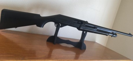 Vendo escopeta corredera  BENELLI (pump action) c/12, 2  3/4 y 3" magnum.
Cañon SLUG CIL largo 50 02