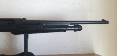 Vendo escopeta corredera  BENELLI (pump action) c/12, 2  3/4 y 3" magnum.
Cañon SLUG CIL largo 50 00