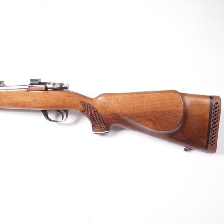 Vendo rifle Santa Bárbara en cal 7 mm RM, estado impecable, con 2 culatas, una tallada y con iniciales 02