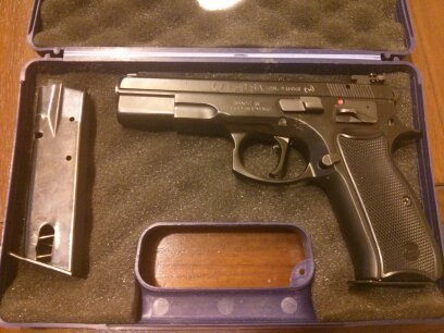 cz 75 mas el kit de 22. muy cuidada y con pocos tiros .... 02