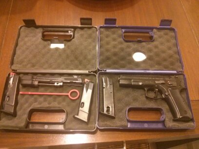 cz 75 mas el kit de 22. muy cuidada y con pocos tiros .... 00