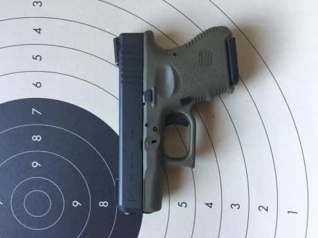 Pongo a la venta mi Glock 26 bicolor, con pocos disparos, solo se ha hecho servir el cargador de 10 cartuchos, 02