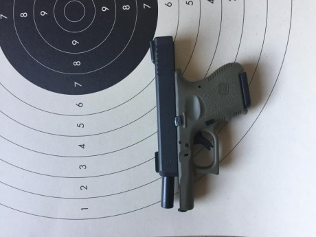 Pongo a la venta mi Glock 26 bicolor, con pocos disparos, solo se ha hecho servir el cargador de 10 cartuchos, 00