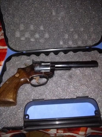 Se vende revolver Astra Mach del calibre 38 de 6 pulgadas por 175€ y pistola Walter del 22 por 150,las 01