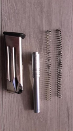 Se vende pistola paraordenence del calibre 40 de acero inoxidable con cañon briley del 9 pb, especial 30