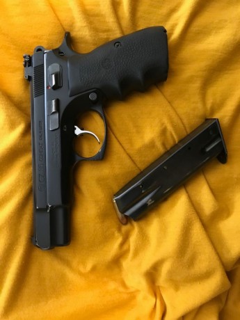 Hola a todos.
Pues eso, que vendo mi CZ 85. Poco que decir sobre este arma que ya no sepáis.
Tiene el 10