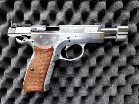 VENDIDA pistola Tanfoglio P19-s calibre 9mm, con tres cargadores, utilizada solo en precisión. 400 euros 01