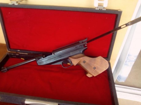 Pistola Feinwerkbau 65 de aire comprimido, con cacha anatómica y maletín original. Sin uso. Buen estado 02