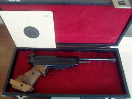 Pistola Feinwerkbau 65 de aire comprimido, con cacha anatómica y maletín original. Sin uso. Buen estado 00