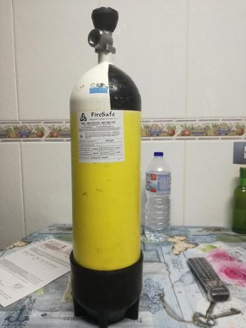 Vendo dos bombonas de 6l. / 300 bar con la inspección recién pasada. Estan en Pontevedra y contando con 00